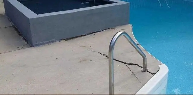 grieta estructural en piscina